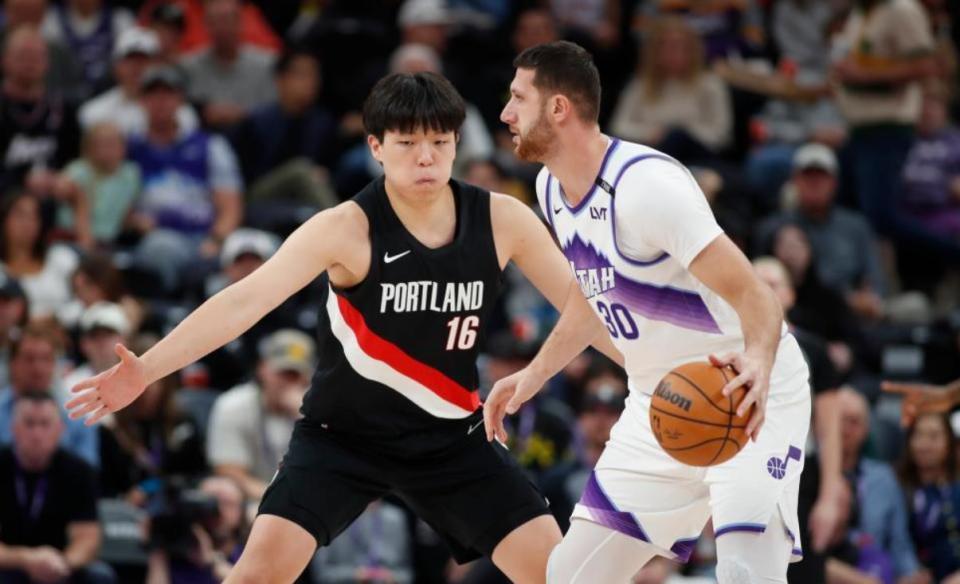 美国球迷怒斥：杨瀚森表现不佳，开拓者错失场均16分新秀