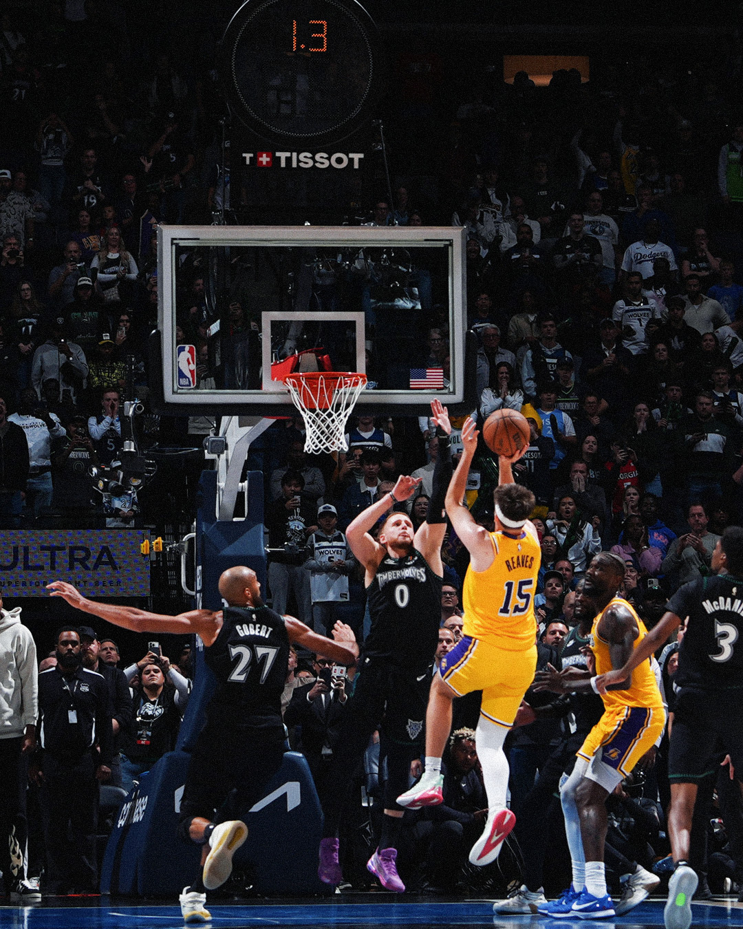 28+16！里夫斯压哨绝杀森林狼，湖人新领袖诞生