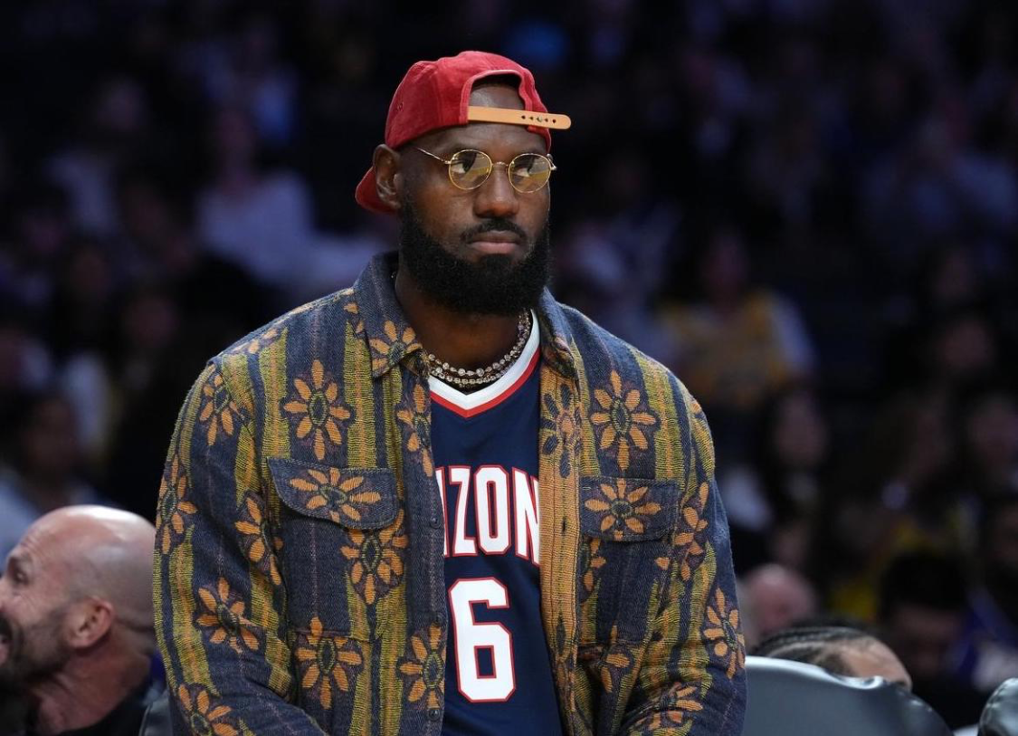 里夫斯、杜兰特、坎宁安闪耀赛场，詹姆斯传奇地位再获赞誉