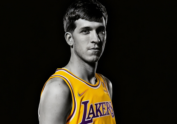 里夫斯28分16助+压哨绝杀创纪录，湖人险胜森林狼迎利好