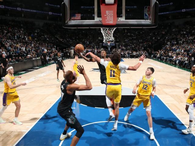 压哨绝杀！湖人如何才能留住核心里夫斯？