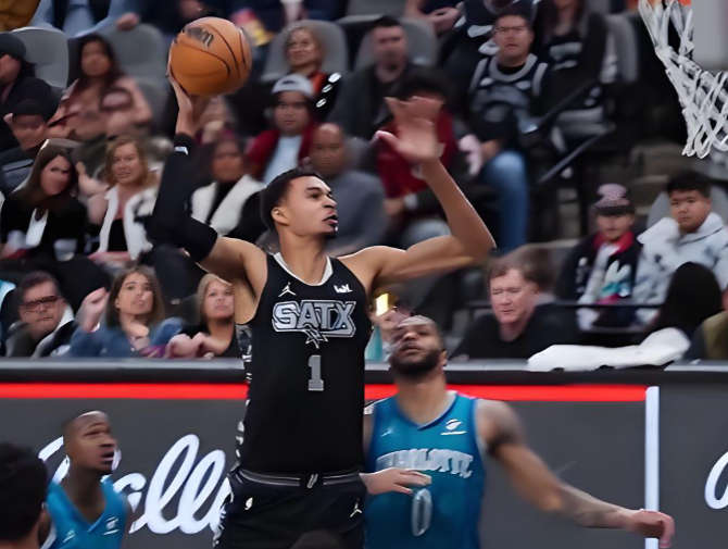 新时代马刺崛起：文班亚马与福克斯引领球队新方向