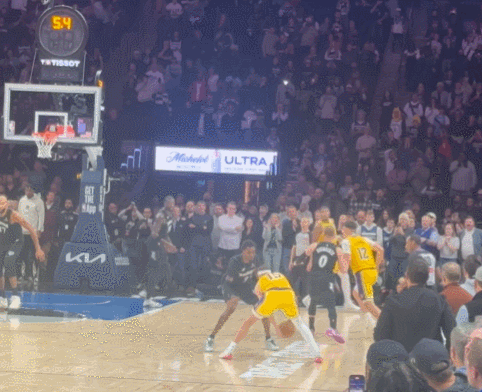 湖人28+16压哨绝杀森林狼，里夫斯闪耀全场