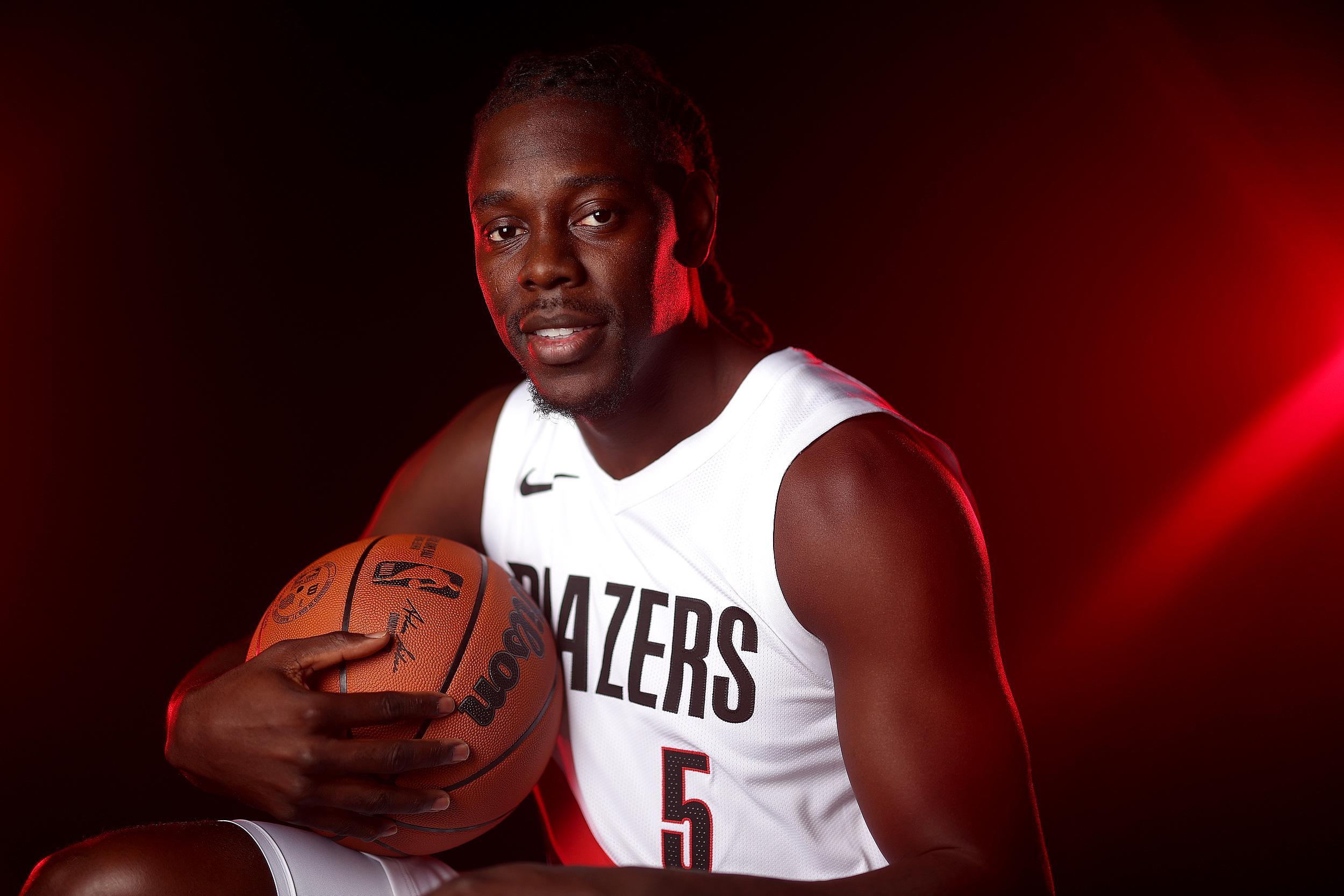 霍勒迪27分4板8助+关键罚球 助开拓者险胜爵士