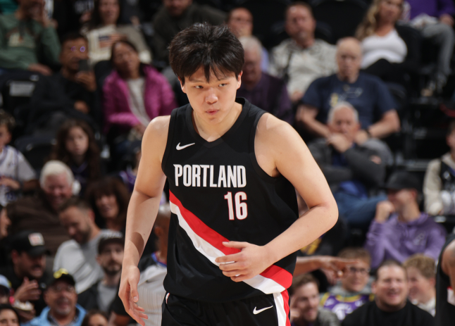 杨瀚森防守问题引热议 博主建议学习克林根戈贝尔录像