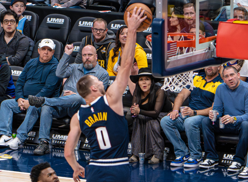 约基奇28分钟达成四连三双创历史，掘金34分狂胜鹈鹕迎三连胜