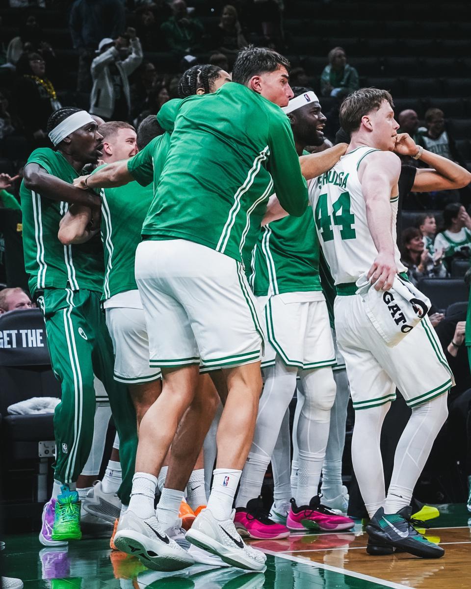 凯尔特人8人上双2连胜！布朗30分力压米切尔，东部豪强强势复苏