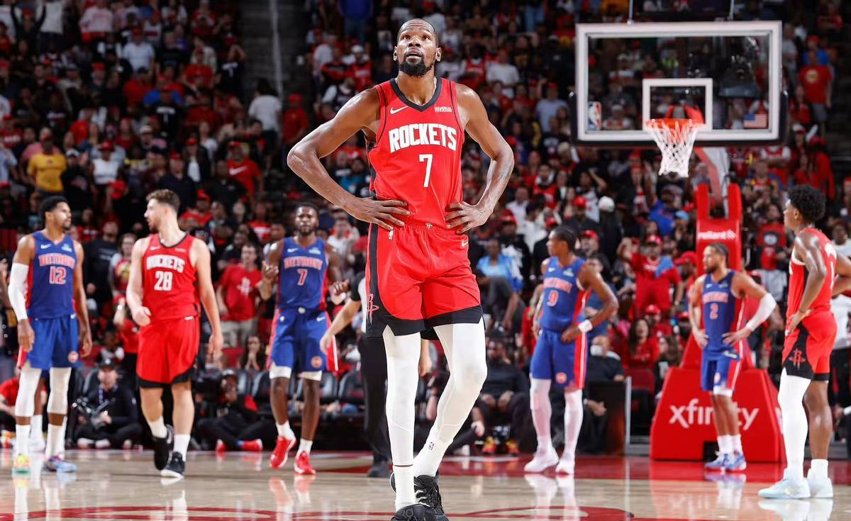 火箭7人狂轰128分大胜猛龙，阿门19+7满血归来，杜兰特创佳绩