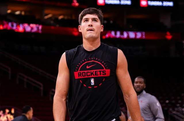 三分4中0，谢泼德不如底薪后卫 火箭替补亮眼 亚当斯12+12