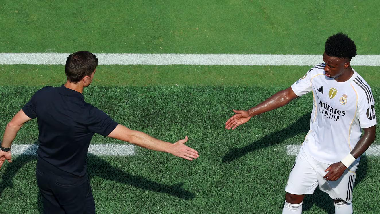 龙赛罗评维尼修斯与阿隆索：矛盾化解，维尼修斯致歉促更衣室和谐