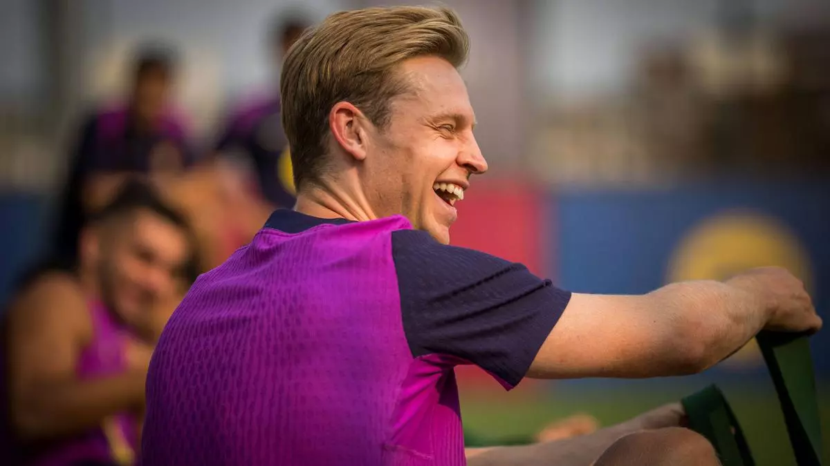 德容角色解析：防守中场还是顶替佩德里？巴萨战术新选择