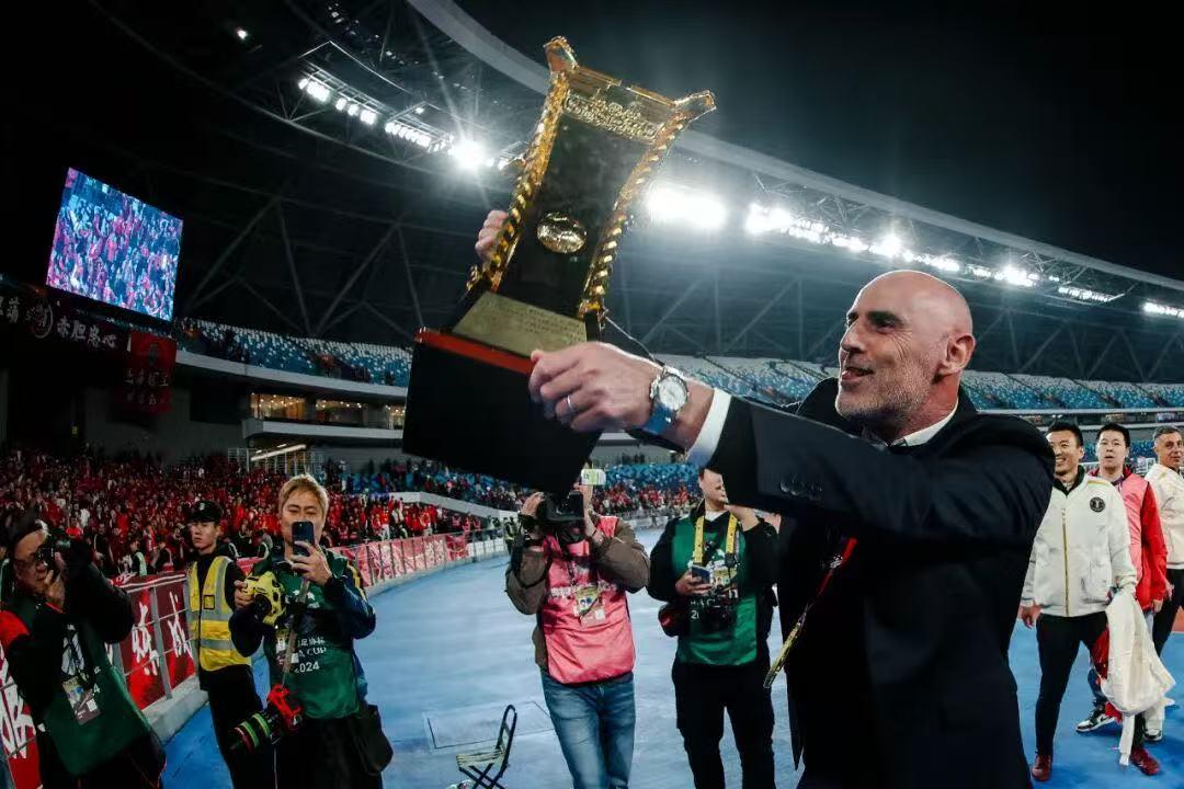 穆斯卡特盛赞海港球迷：用胜利回报无条件支持