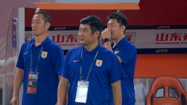 韩鹏彭啸仅缺席1场，唐田临时指挥延续三后卫，泰山队末轮无压力