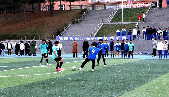 2025安图县校园足球联赛启幕 500余名少年绿茵逐梦