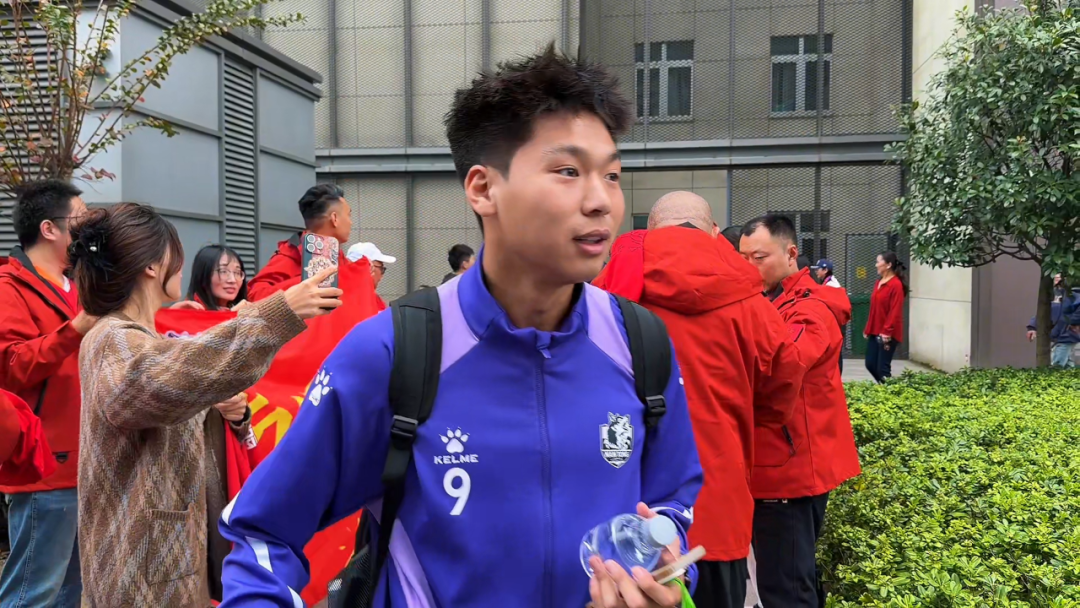 南通队出征江苏省城市足球联赛总决赛，周六南京奥体中心决战泰州队