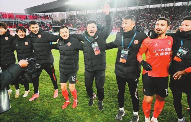 李金羽执教辽宁铁人：冲超成功背后的足球智慧与城市情怀