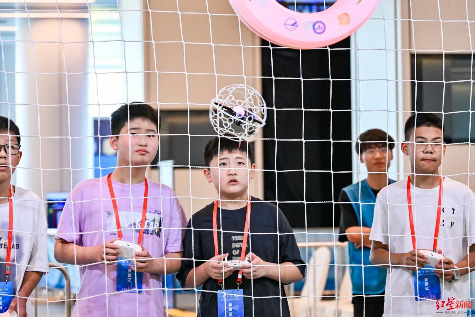 成都双流无人机足球产业园授牌，6大项目签约引爆产业热潮