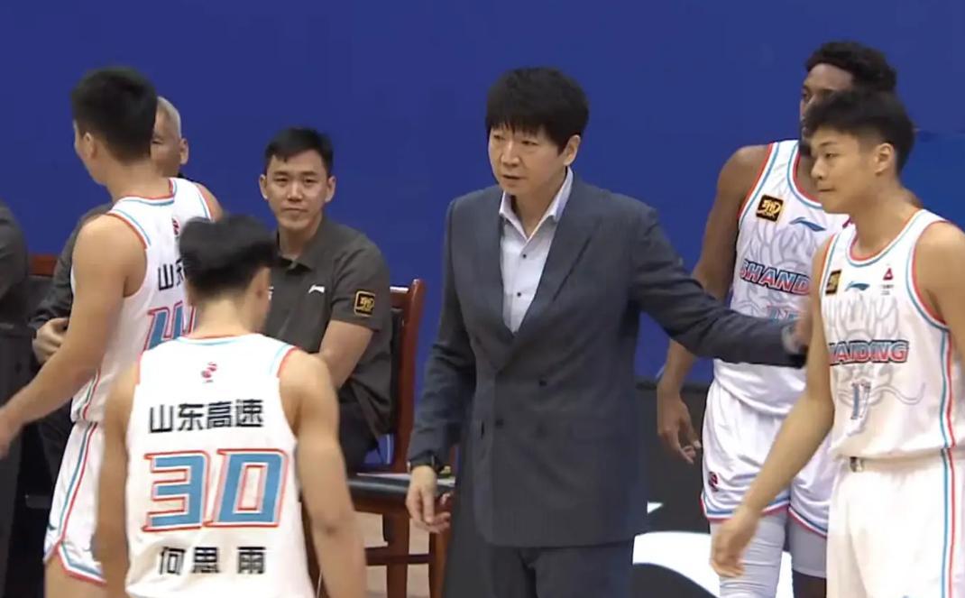 山东男篮官宣新援！1.96米锋卫摇摆人珀塞尔加盟，VTB场均15+3