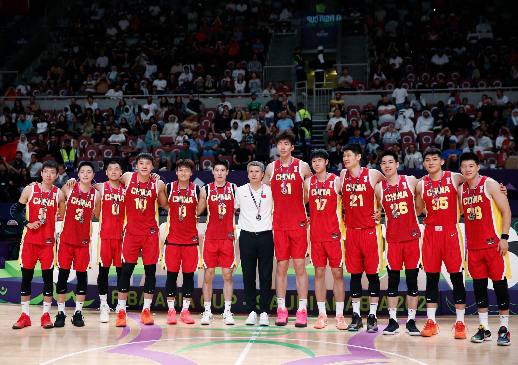 中国男篮下期12人名单预测：周琦领衔，锋线新星崛起