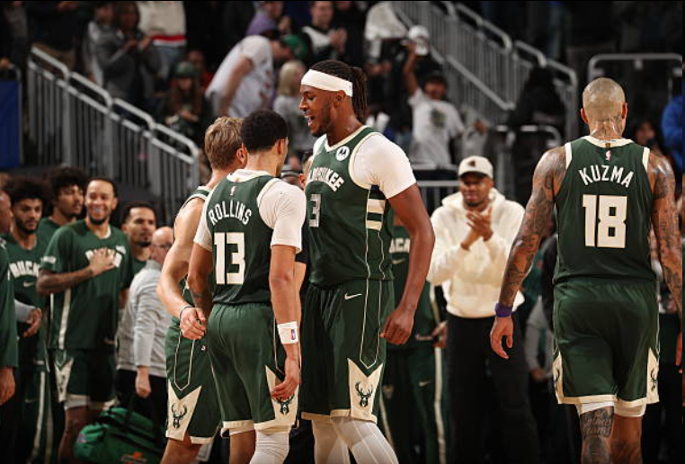 2022年次轮秀罗林斯狂轰32分 缺字母哥雄鹿胜勇士 曾被勇士下放