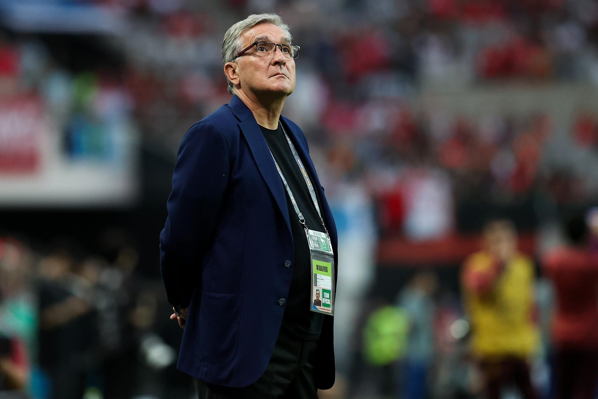 津媒揭秘：伊万回应单后腰争议，称实力不足非阵型之过