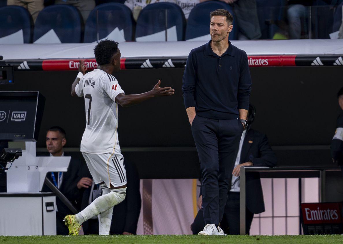 皇马危机！1.5亿球星维尼修斯索要姆巴佩同薪遭拒，或2亿欧转会