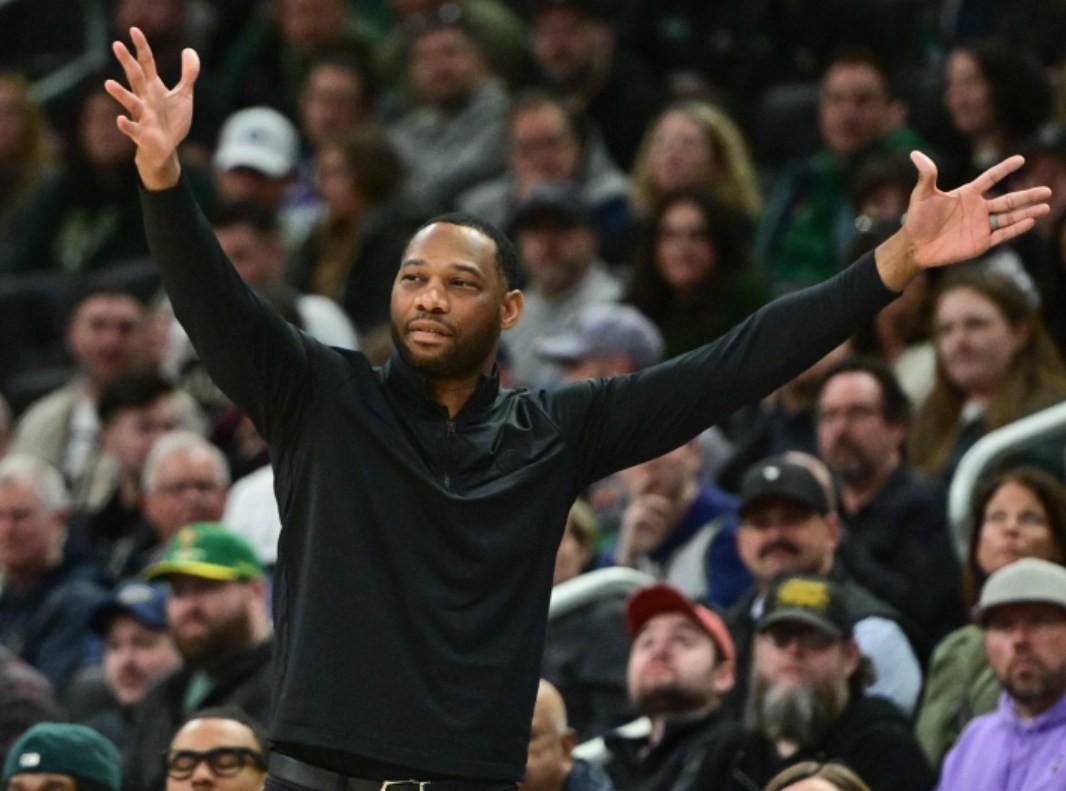 鹈鹕队0胜4负陷困境，内部或解雇主帅威利-格林