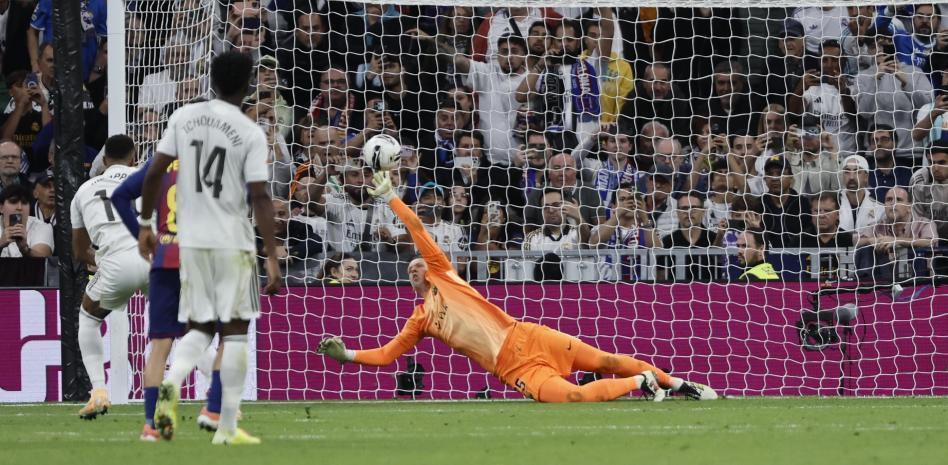 什琴斯尼揭秘点球研究秘籍，调侃莱万乒乓球输不起