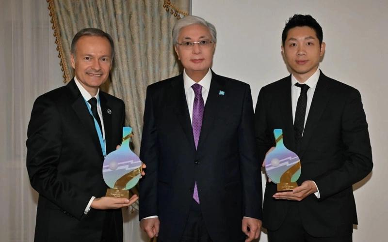 许昕受邀与哈萨克斯坦总统合影，回国备战全运会引关注