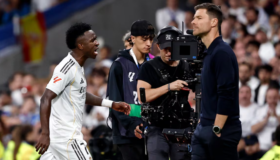 维尼修斯与阿隆索矛盾升级：国家德比换人风波后的深层危机