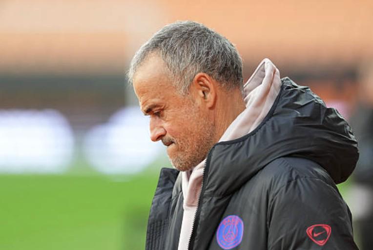 杜埃伤病不促巴黎引援，《巴黎人报》揭秘球队策略