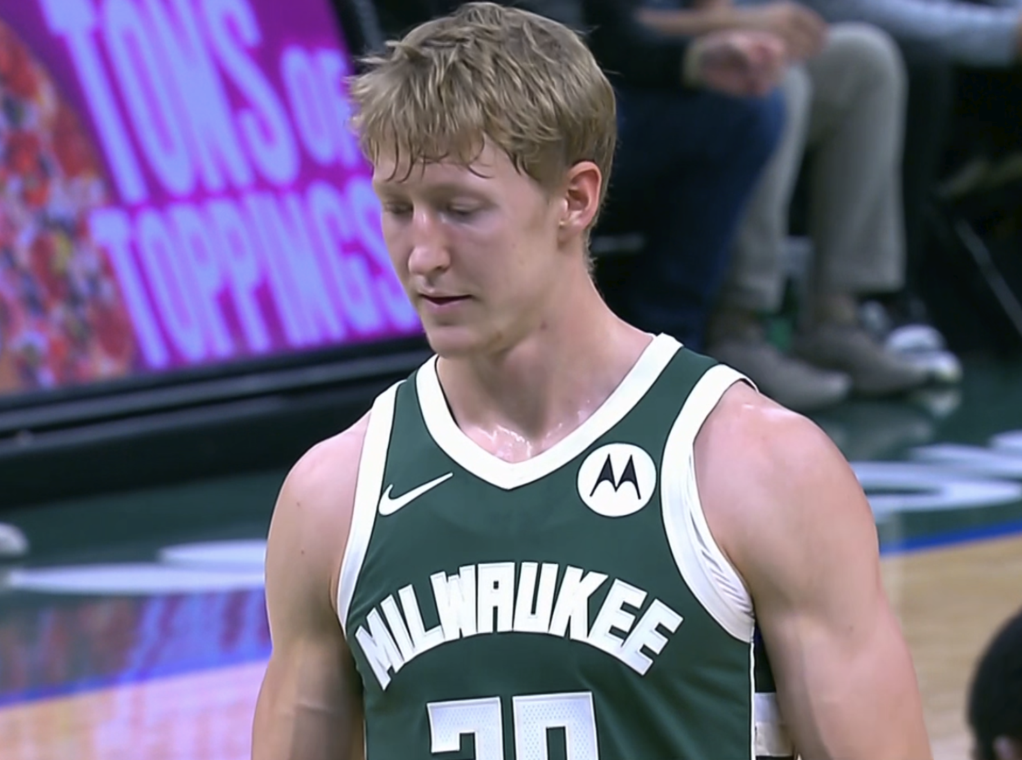 NBA西部最新排名：马刺险胜热火，雷霆6连胜，勇士输球后位次下滑