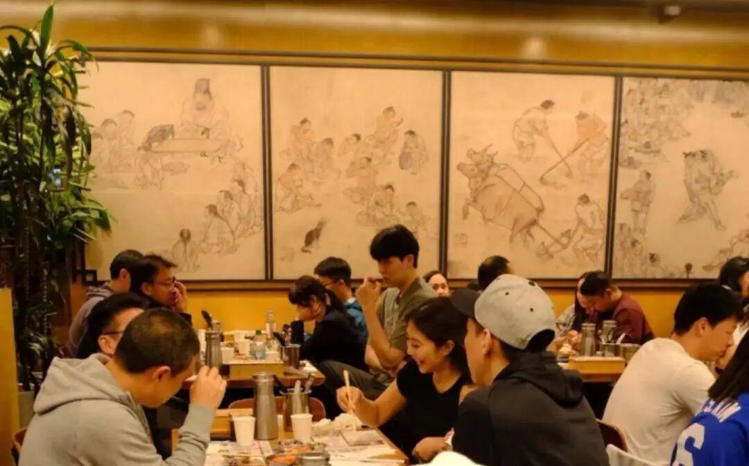 队记揭秘：杨瀚森赛后吃夜宵，NBA巨星科比也曾这样做