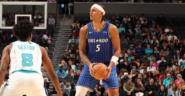 NBA常规赛：小瓦21分班凯罗20+9+9 魔术力克黄蜂