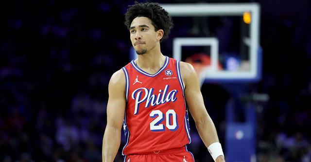 费城76人正式执行贾里德·麦凯恩第三年球队选项