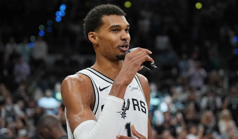 四战全胜马刺能否抗衡热火？文班亚马领衔，七人得分上双成关键