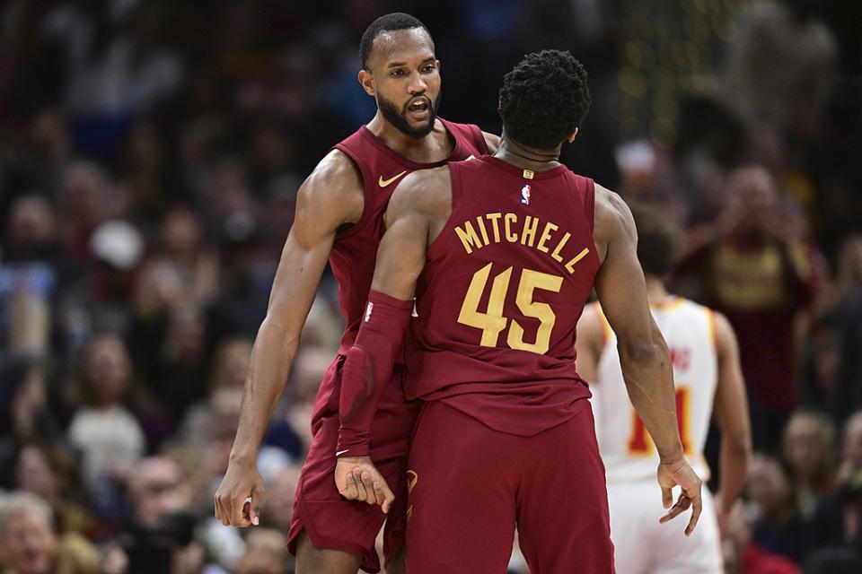 NBA历史单场60+分且10+助攻榜单：米切尔71分登顶，哈登60分仅第四