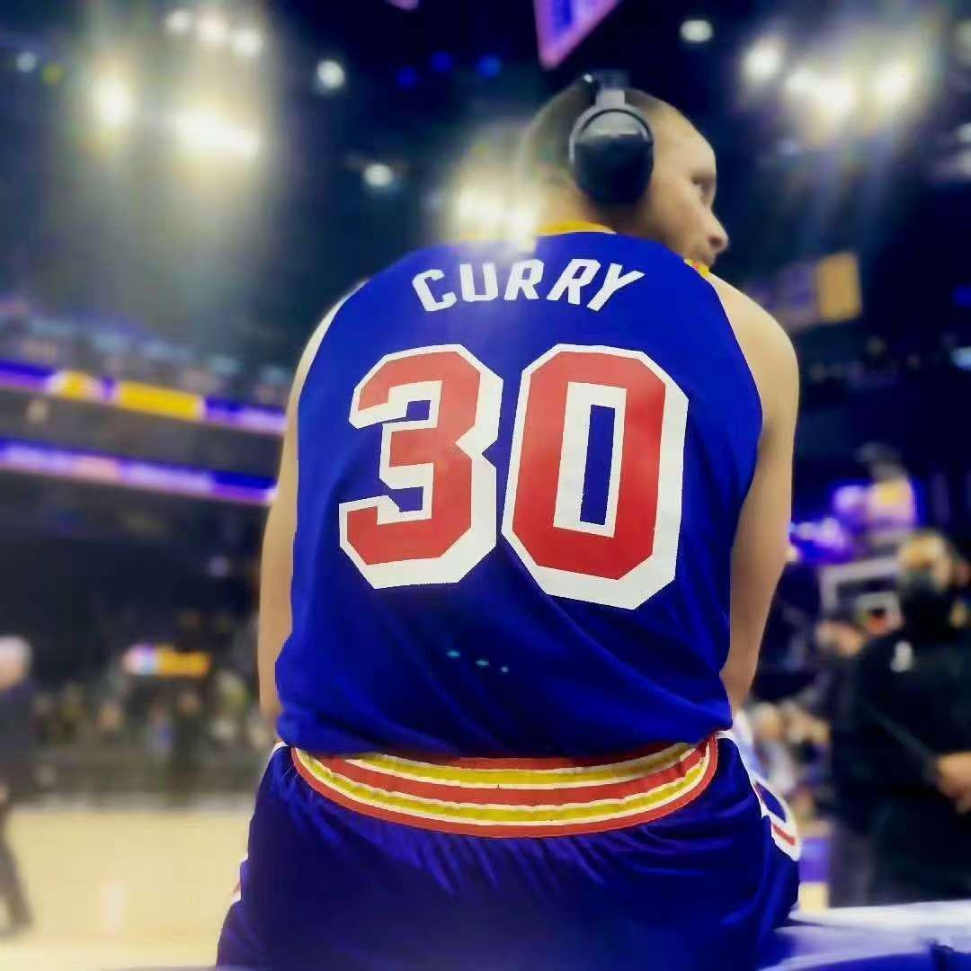 勇士三核74+25仍输球！里弗斯妙手激活雄鹿残阵，无字母哥亦胜