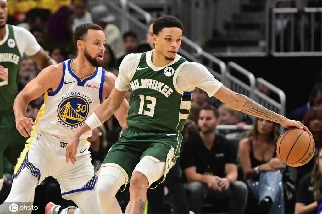 字母缺阵勇士轻敌！金州弃将罗林斯狂轰32分复仇库里