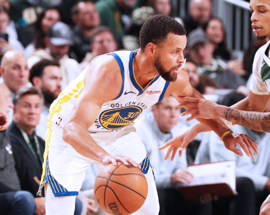 勇士爆冷负雄鹿：库里27+6难救主，旧将32分反戈一击