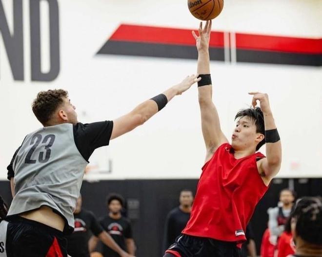 斯普利特盛赞霍勒迪，开拓者险胜爵士内幕解析