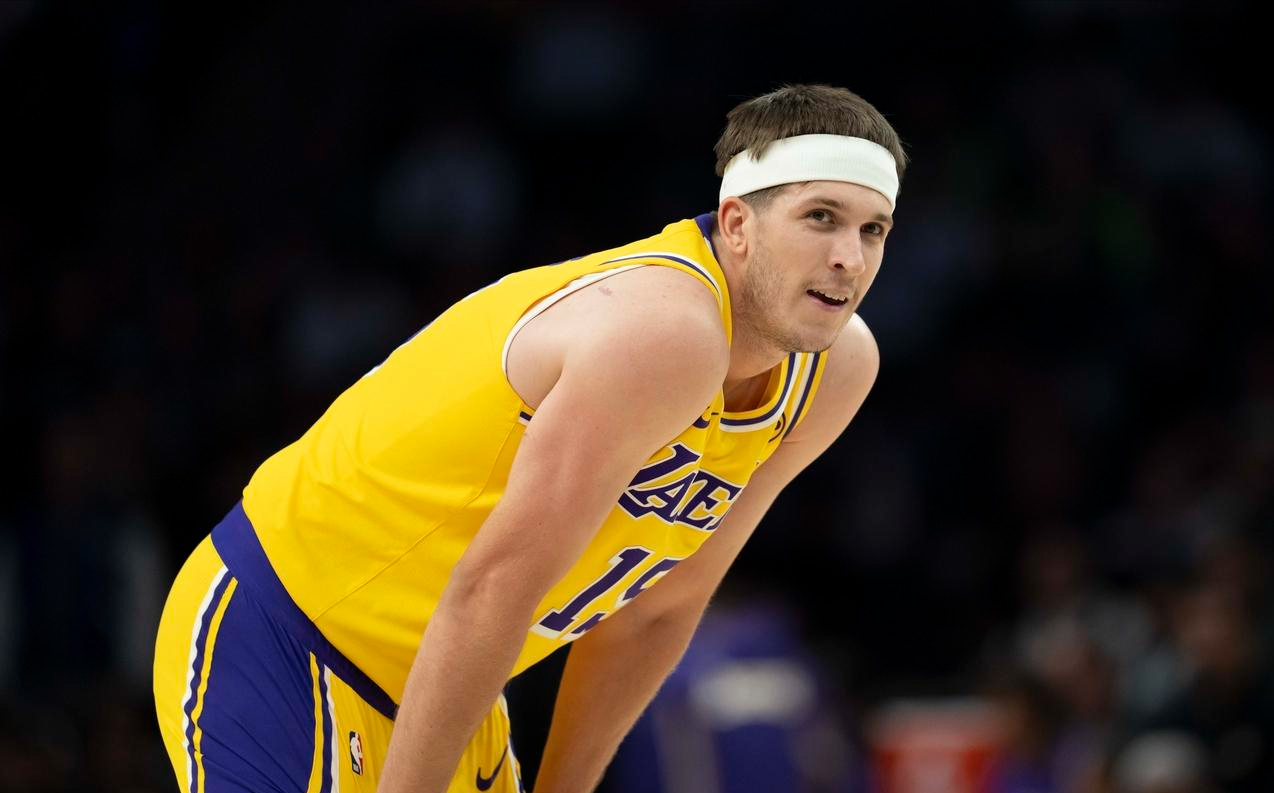 里夫斯狂砍28+16率队绝杀，正式喊话詹姆斯东契奇