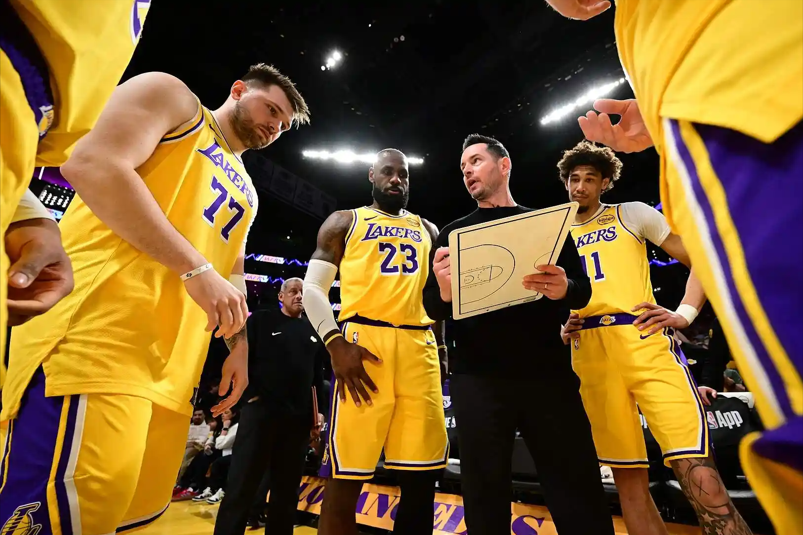 湖人逆袭！里弗斯爆发成新星，东契奇詹姆斯或需调整节奏