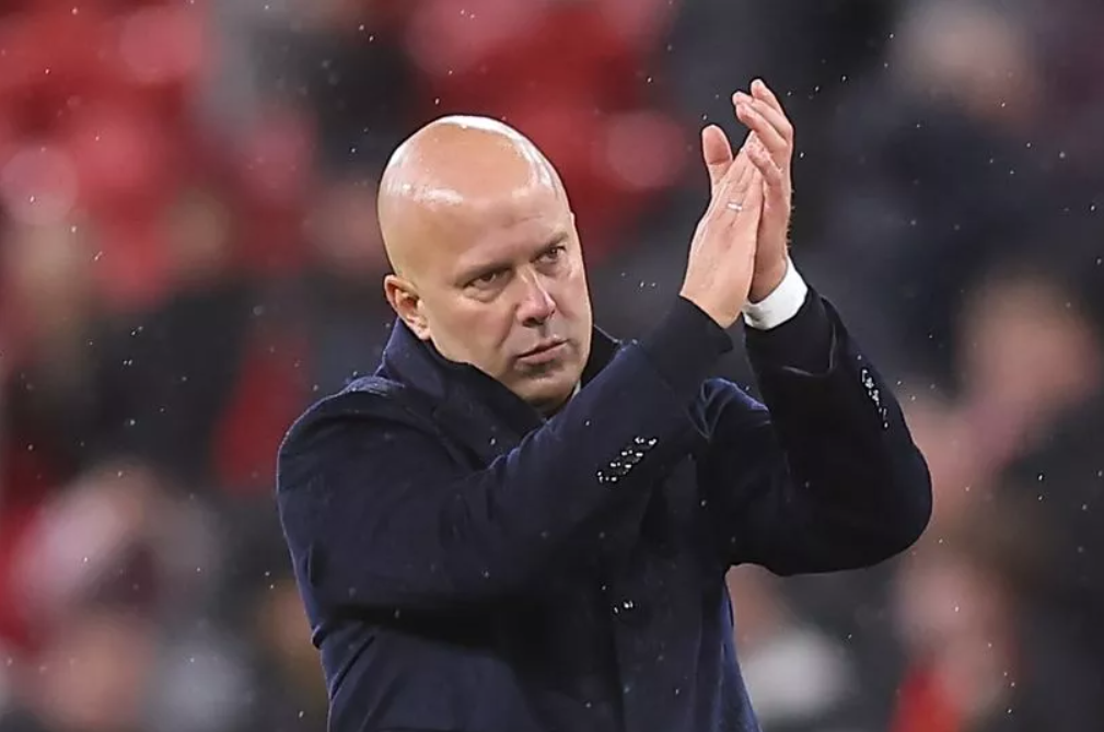 前曼联助教盛赞斯洛特：冷静特质助利物浦渡过难关