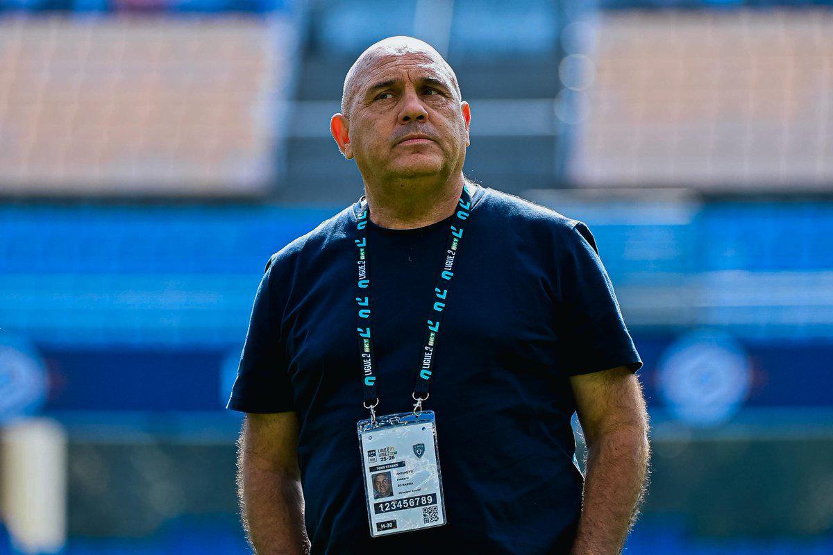 法乙巴斯蒂亚主帅塔文下课：11轮不胜终致帅位易主