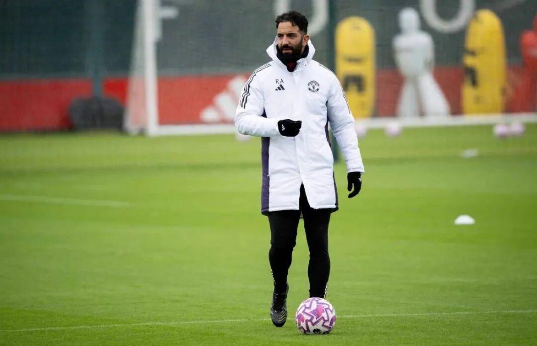 阿莫林回应戴奇442言论，谈青训传统与10月最佳候选