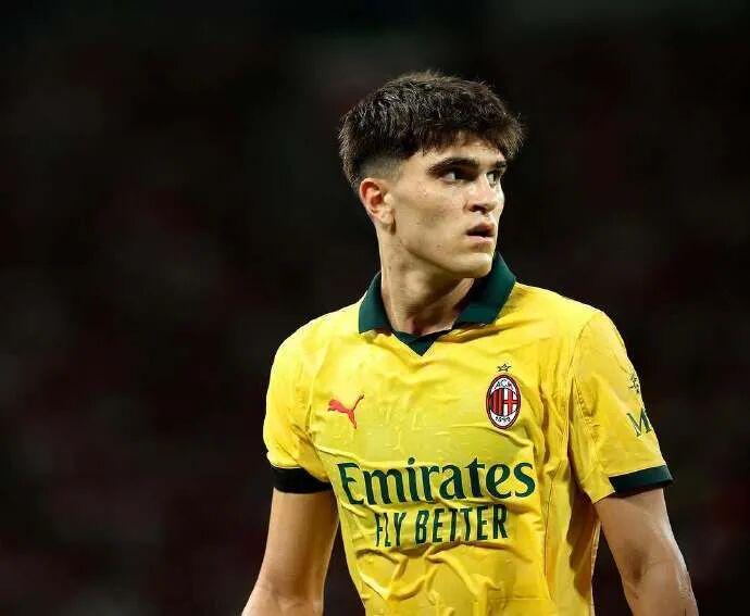 每体：巴萨密切关注米兰新星巴特萨吉，或成防线新选择