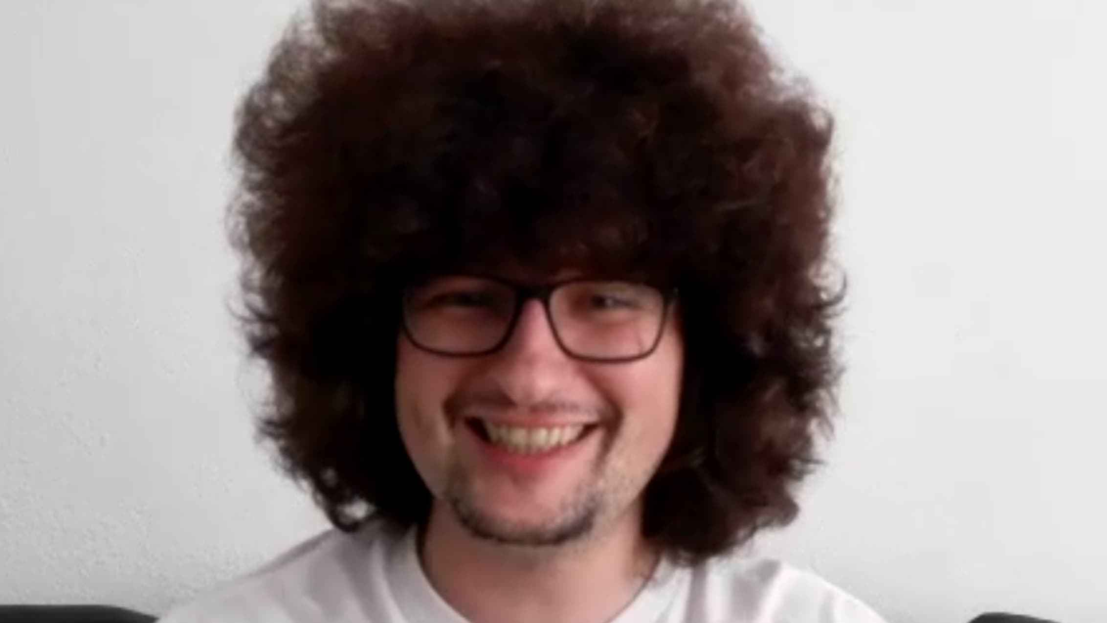 曼联球迷弗兰克·伊莱特：5连胜挑战引发全网关注，盼球员主场剪发