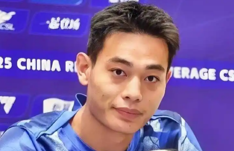 25岁现役国脚薛庆浩陷三停风波，半年走红后急速下滑