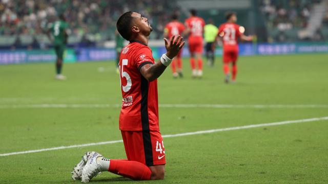 中超争冠白热化：海港、蓉城、申花末轮激战，范德萨亮相引关注